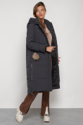 Оптом Пальто утепленное с капюшоном зимнее женское темно-серого цвета 132132TC, фото 42