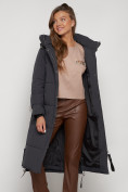 Оптом Пальто утепленное с капюшоном зимнее женское темно-серого цвета 132132TC в Перми, фото 44