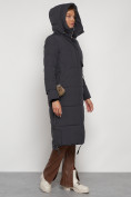 Оптом Пальто утепленное с капюшоном зимнее женское темно-серого цвета 132132TC в Перми, фото 6