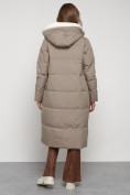 Оптом Пальто утепленное с капюшоном зимнее женское бежевого цвета 132227B в Челябинске, фото 19