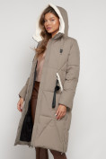 Оптом Пальто утепленное с капюшоном зимнее женское бежевого цвета 132227B в Перми, фото 21