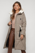 Оптом Пальто утепленное с капюшоном зимнее женское бежевого цвета 132227B в Казани, фото 23