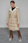Оптом Пальто утепленное с капюшоном зимнее женское бежевого цвета 1322367B в Томске, фото 10