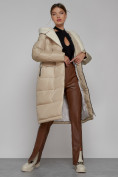 Оптом Пальто утепленное с капюшоном зимнее женское бежевого цвета 1322367B в Минске, фото 11