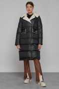 Оптом Пальто утепленное с капюшоном зимнее женское черного цвета 1322367Ch в Екатеринбурге