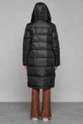 Оптом Пальто утепленное с капюшоном зимнее женское черного цвета 1322367Ch во Владивостоке, фото 4
