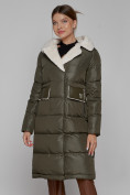 Оптом Пальто утепленное с капюшоном зимнее женское цвета хаки 1322367Kh в Волгоградке, фото 15