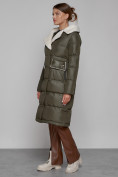 Оптом Пальто утепленное с капюшоном зимнее женское цвета хаки 1322367Kh в Омске, фото 2