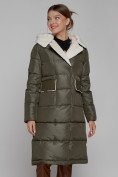 Оптом Пальто утепленное с капюшоном зимнее женское цвета хаки 1322367Kh в Краснодаре, фото 5