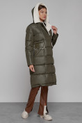 Оптом Пальто утепленное с капюшоном зимнее женское цвета хаки 1322367Kh в Астане, фото 7