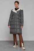 Оптом Пальто утепленное с капюшоном зимнее женское темно-серого цвета 1322367TC в Сочи