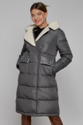 Оптом Пальто утепленное с капюшоном зимнее женское темно-серого цвета 1322367TC в Оренбурге, фото 13
