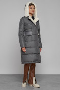 Оптом Пальто утепленное с капюшоном зимнее женское темно-серого цвета 1322367TC во Владивостоке, фото 6