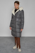 Оптом Пальто утепленное с капюшоном зимнее женское темно-серого цвета 1322367TC в Южно-Сахалинске, фото 9