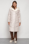 Оптом Пальто утепленное с капюшоном зимнее женское бежевого цвета 132255B в Нижнем Новгороде