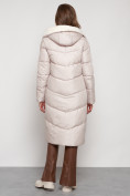 Оптом Пальто утепленное с капюшоном зимнее женское бежевого цвета 132255B в Волгоградке, фото 4