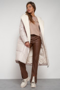 Оптом Пальто утепленное с капюшоном зимнее женское бежевого цвета 132255B в Самаре, фото 25