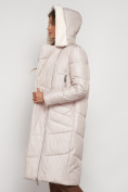 Оптом Пальто утепленное с капюшоном зимнее женское бежевого цвета 132255B в Перми, фото 30