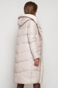 Оптом Пальто утепленное с капюшоном зимнее женское бежевого цвета 132255B в Казани, фото 9