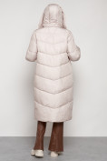 Оптом Пальто утепленное с капюшоном зимнее женское бежевого цвета 132255B в Омске, фото 10