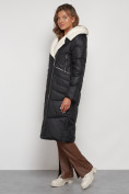 Оптом Пальто утепленное с капюшоном зимнее женское черного цвета 132255Ch в Перми, фото 2