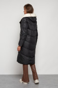 Оптом Пальто утепленное с капюшоном зимнее женское черного цвета 132255Ch в Екатеринбурге, фото 4