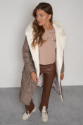 Оптом Пальто утепленное с капюшоном зимнее женское коричневого цвета 132255K, фото 18