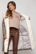 Оптом Пальто утепленное с капюшоном зимнее женское коричневого цвета 132255K в Омске, фото 32
