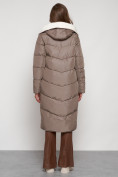 Оптом Пальто утепленное с капюшоном зимнее женское коричневого цвета 132255K в Екатеринбурге, фото 4