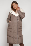 Оптом Пальто утепленное с капюшоном зимнее женское коричневого цвета 132255K в Волгоградке, фото 9