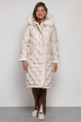 Оптом Пальто утепленное с капюшоном зимнее женское бежевого цвета 132290B