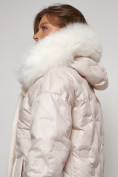 Оптом Пальто утепленное с капюшоном зимнее женское бежевого цвета 132290B в Новосибирске, фото 14