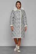 Оптом Пальто утепленное с капюшоном зимнее женское светло-серого цвета 132290SS в Казани