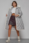 Оптом Пальто утепленное с капюшоном зимнее женское светло-серого цвета 132290SS, фото 13