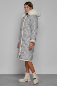 Оптом Пальто утепленное с капюшоном зимнее женское светло-серого цвета 132290SS, фото 2