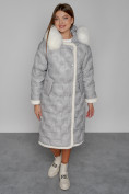 Оптом Пальто утепленное с капюшоном зимнее женское светло-серого цвета 132290SS в Перми, фото 9