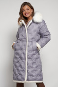 Оптом Пальто утепленное с капюшоном зимнее женское серого цвета 132290Sr в  Красноярске, фото 11