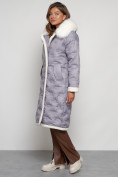 Оптом Пальто утепленное с капюшоном зимнее женское серого цвета 132290Sr в Волгоградке, фото 2