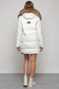 Оптом Куртка зимняя женская модная с мехом белого цвета 132298Bl в Екатеринбурге, фото 4