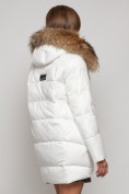 Оптом Куртка зимняя женская модная с мехом белого цвета 132298Bl в Казани, фото 6