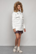 Оптом Куртка зимняя женская модная с мехом белого цвета 132298Bl в Екатеринбурге, фото 9