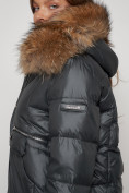 Оптом Куртка зимняя женская модная с мехом темно-серого цвета 132298TC в Казани, фото 16