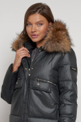 Оптом Куртка зимняя женская модная с мехом темно-серого цвета 132298TC в Казани, фото 24