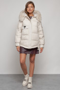 Оптом Куртка зимняя женская модная с мехом бежевого цвета 13301B в Казани