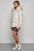 Оптом Куртка зимняя женская модная с мехом бежевого цвета 13301B в Казани, фото 2