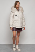 Оптом Куртка зимняя женская модная с мехом бежевого цвета 13301B в Казани, фото 3