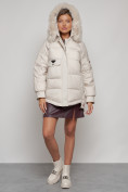 Оптом Куртка зимняя женская модная с мехом бежевого цвета 13301B в Екатеринбурге, фото 5
