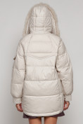 Оптом Куртка зимняя женская модная с мехом бежевого цвета 13301B в Екатеринбурге, фото 8