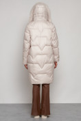 Оптом Пальто утепленное с капюшоном зимнее женское бежевого цвета 13305B в Перми, фото 16
