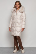 Оптом Пальто утепленное с капюшоном зимнее женское бежевого цвета 13305B в Самаре, фото 5
